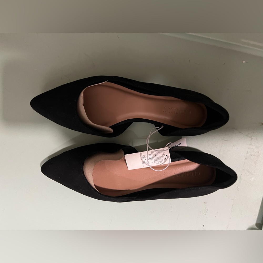 Old Navy Black Flats Classic Pointed-Toe Design